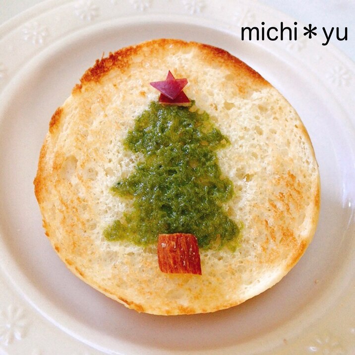 緑茶クリームでクリスマスのデコトースト